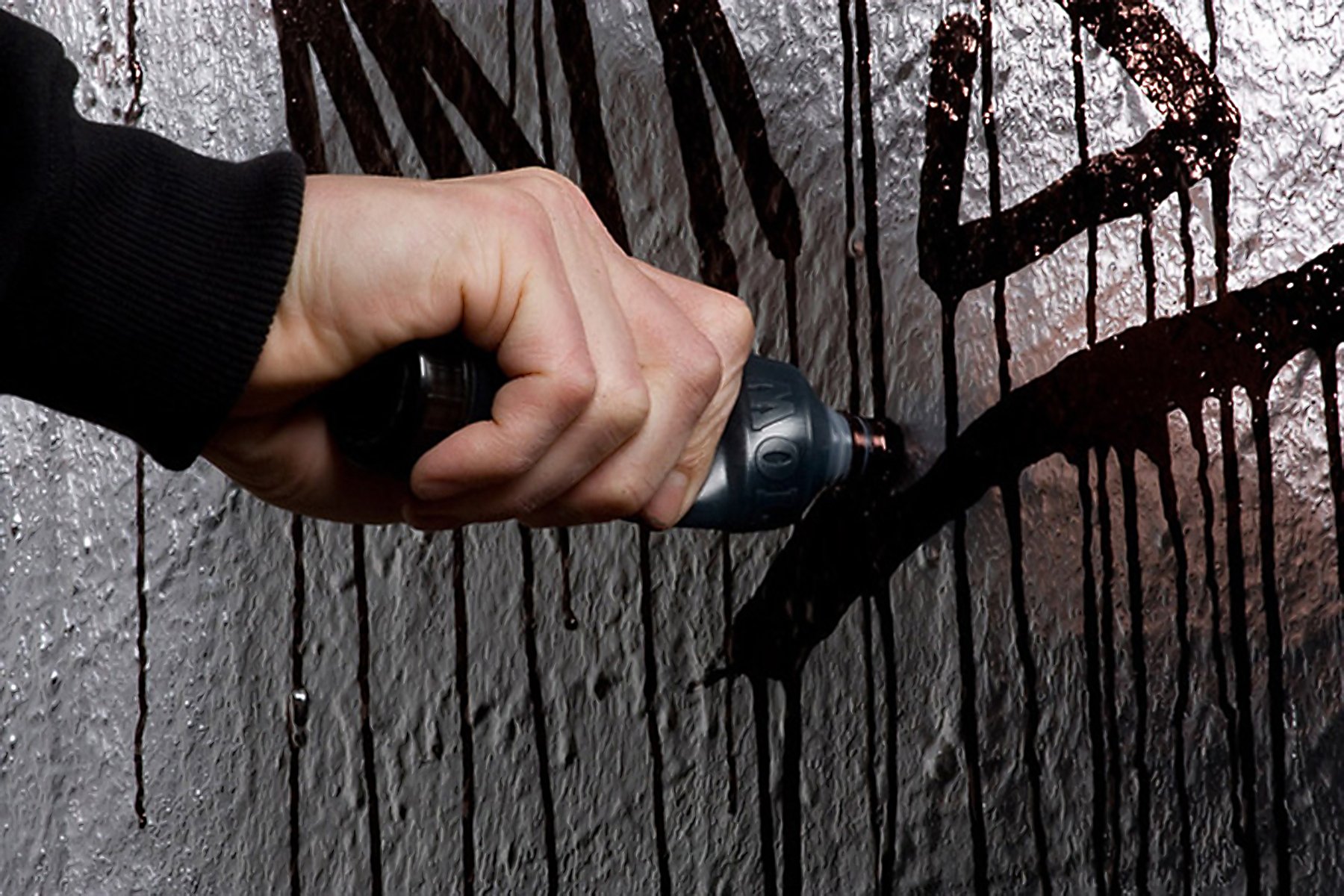 Molotow DRIPSTICK Empty Squeeze Bottle Marker, Reusable and Refillable with Any Paint Ink Color, 10mm Nib, Holds 70ml (830.203), Black - Image 4