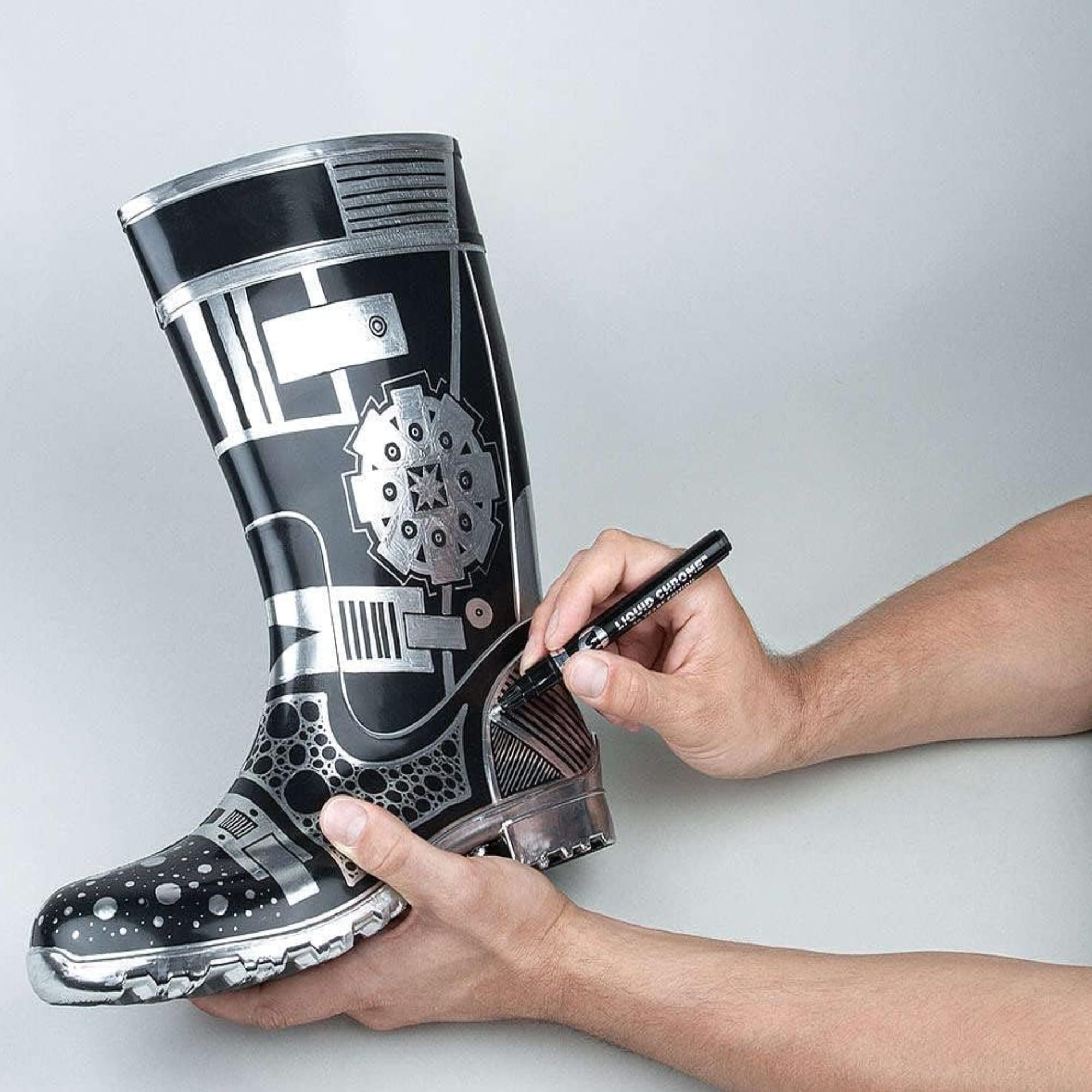 Molotow Liquid Chrome Alcohol Paint Pump Marker, 2mm, 1 Each - Image 3